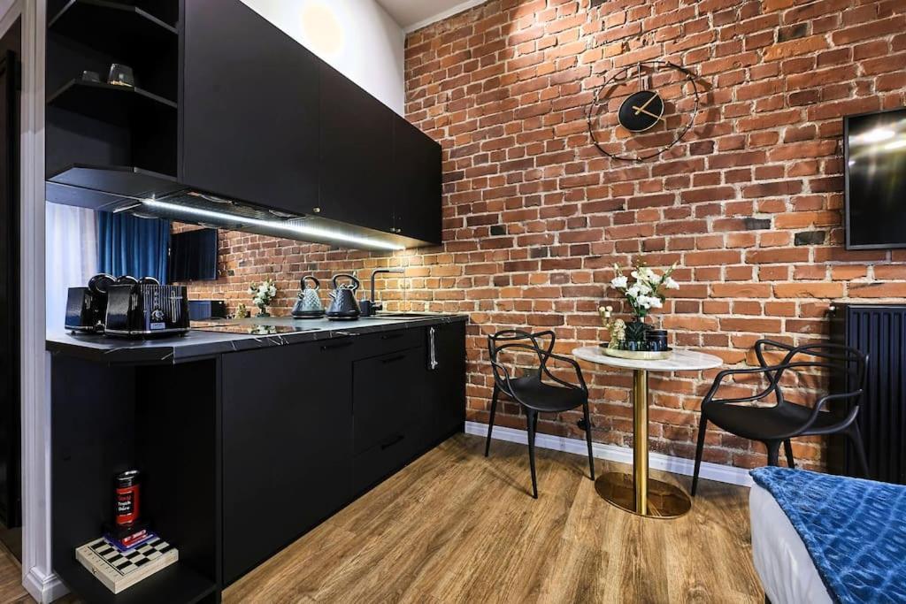 Urban-Glam City Centre Studio With A Gym And Terrace ทาลลินน์ ภายนอก รูปภาพ